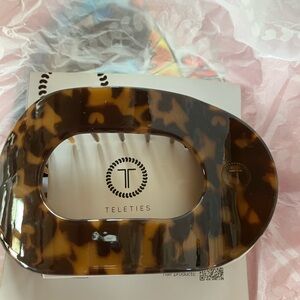 Teleties Flat Round Tortoise Hair Clip-Large